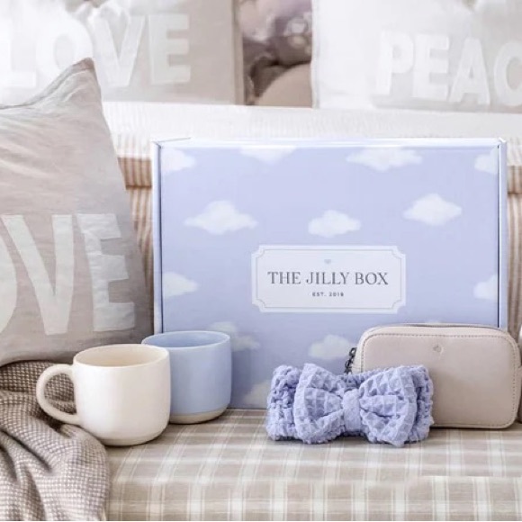 Peace and Love pillow sham set from Jilly Box - Picture 2 of 2